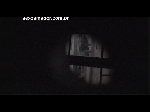 ❤️ Blondie wird heimlich von einem Voyeur aus der Nachbarschaft gefilmt, der sich hinter Hohlblocksteinen versteckt Porno vk bei uns